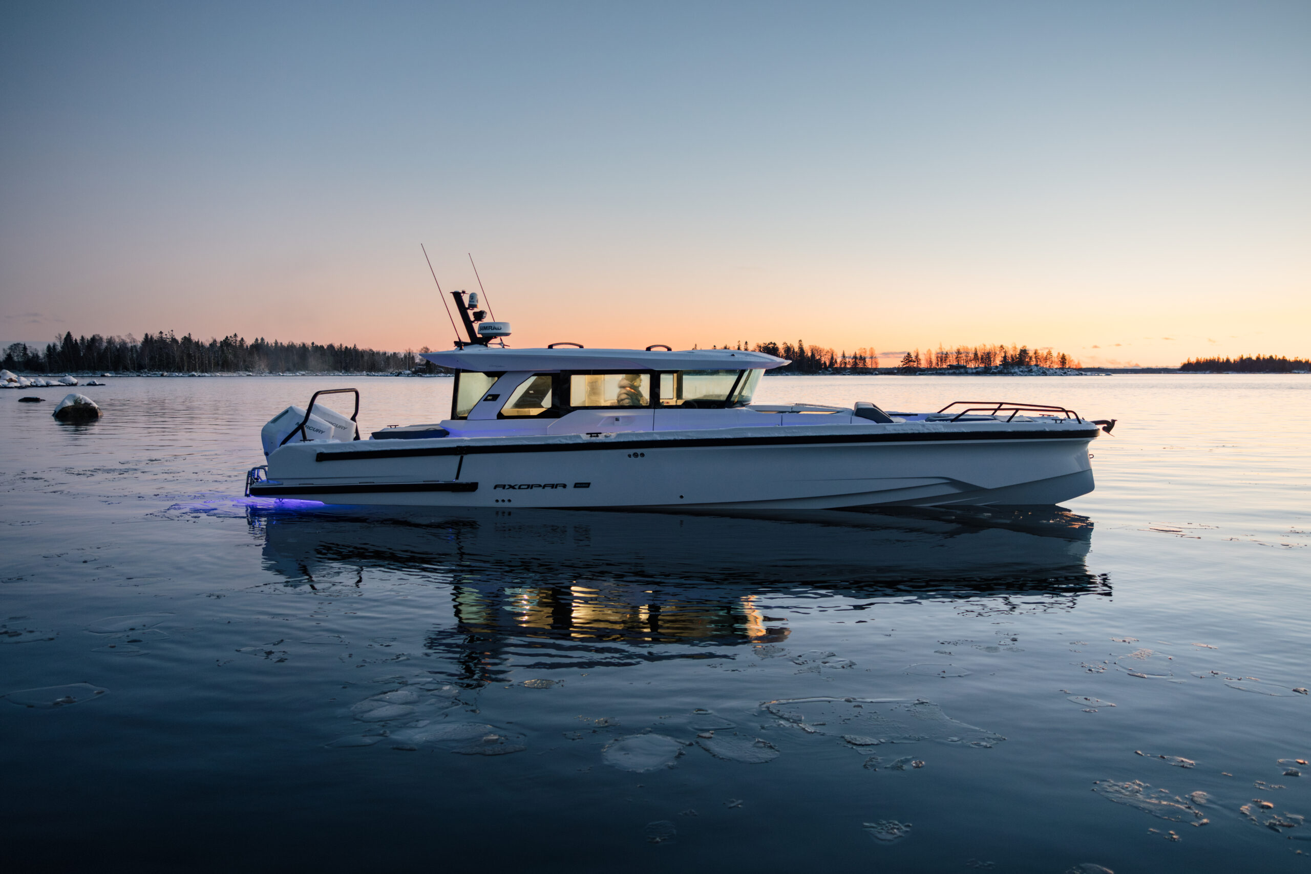 Axopar 38 XC Cross Cabin
