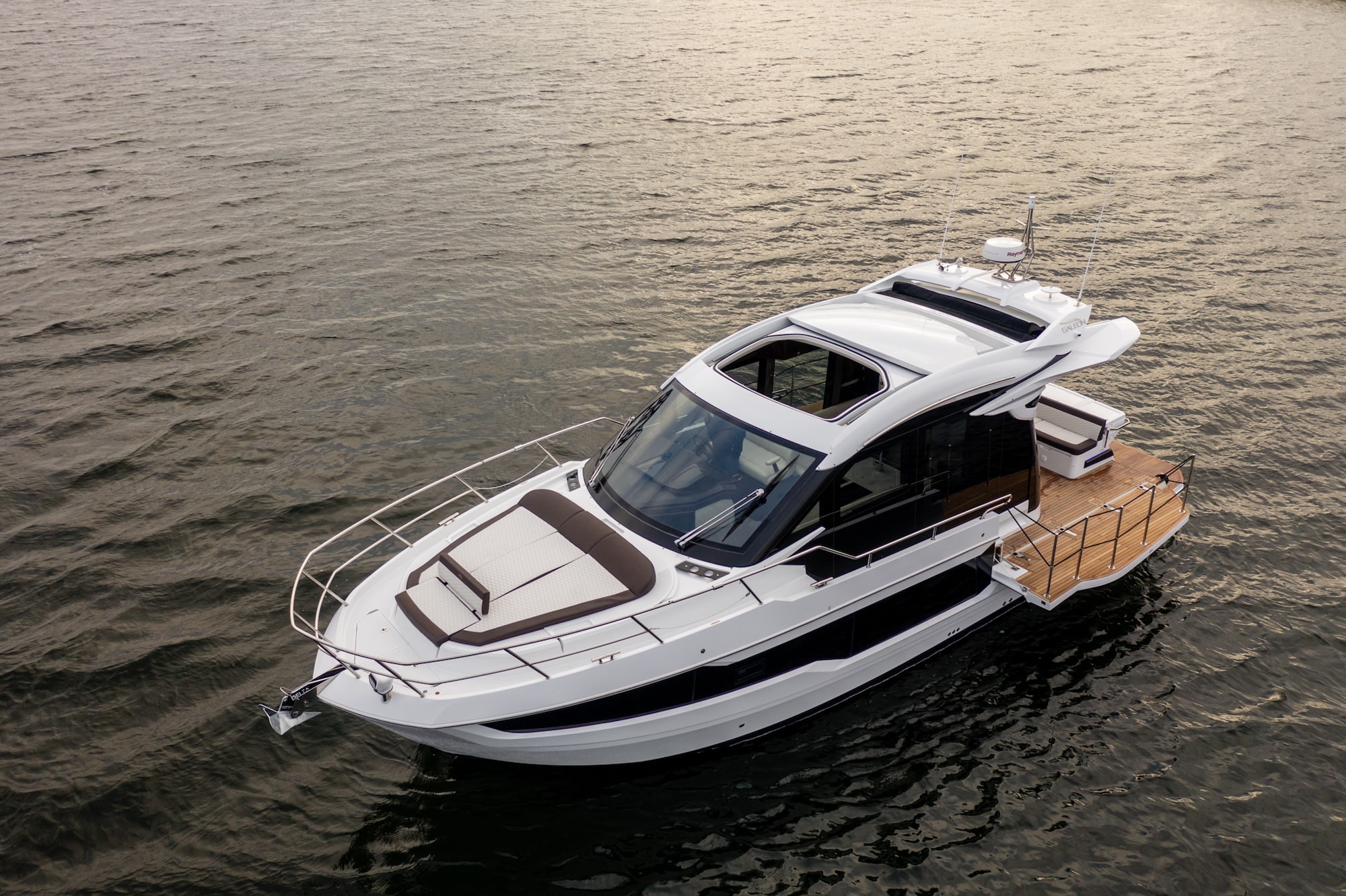 Galeon Hardtop 410 Preview Image
