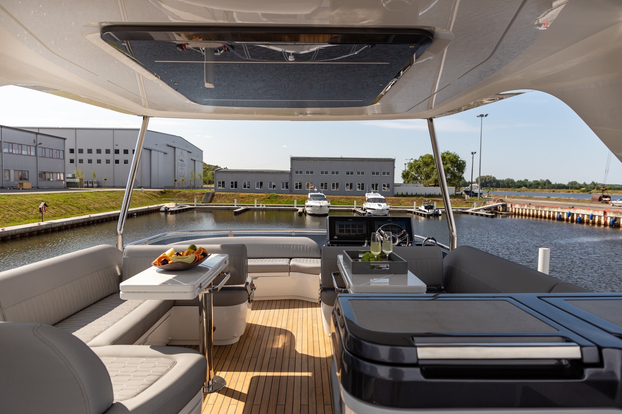 Galeon Flybridge 560 Preview Image