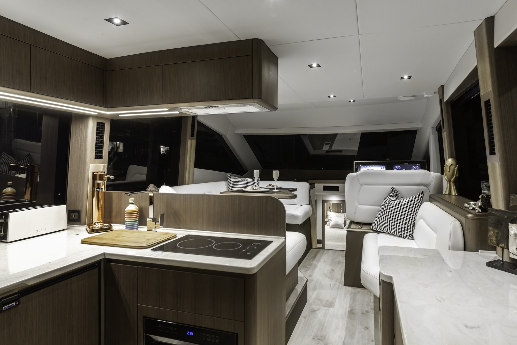 Galeon Flybridge 480 Preview Image