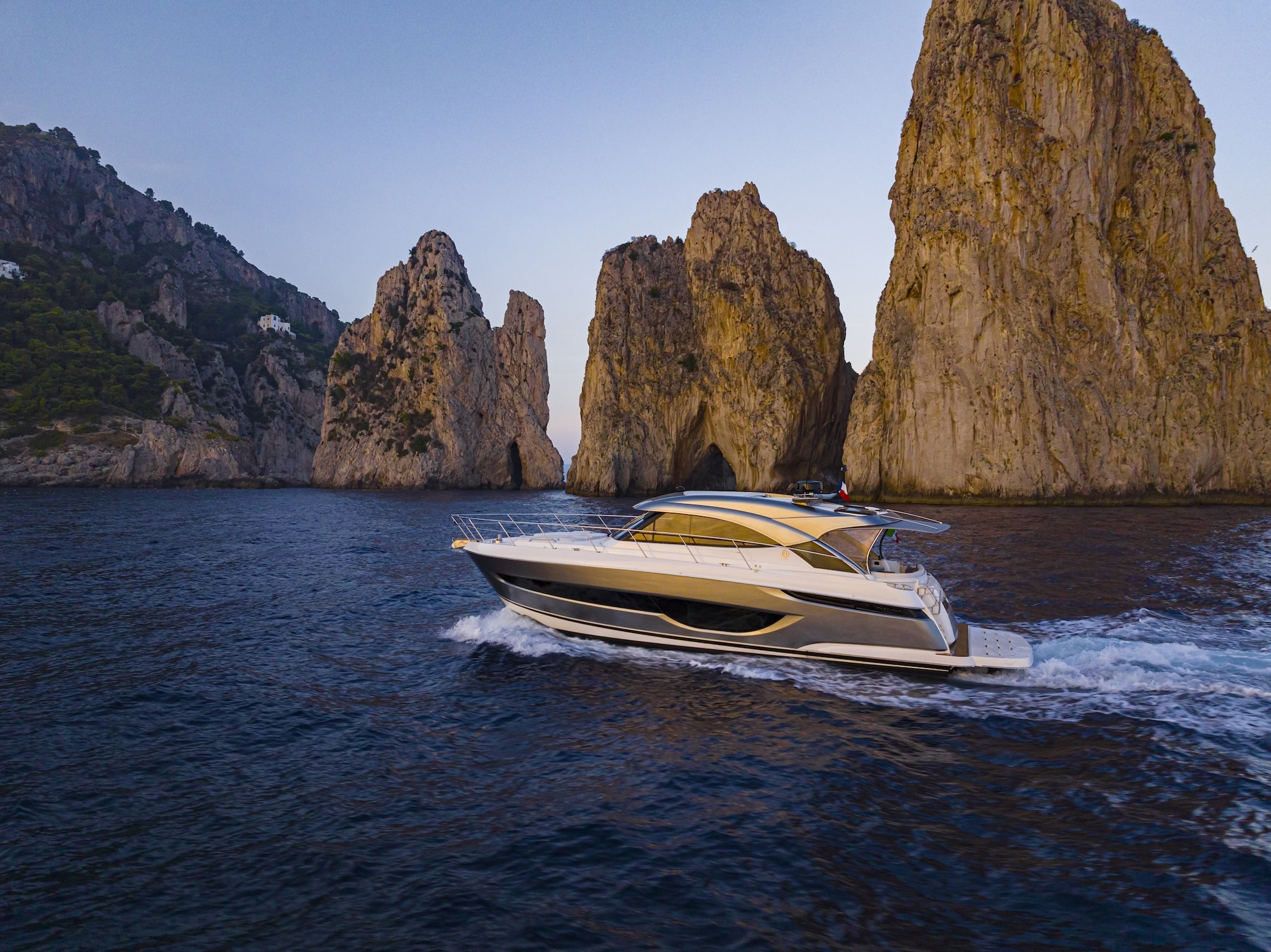 Riviera 4600 Sport Yacht Platinum Edition Cruising 018-min