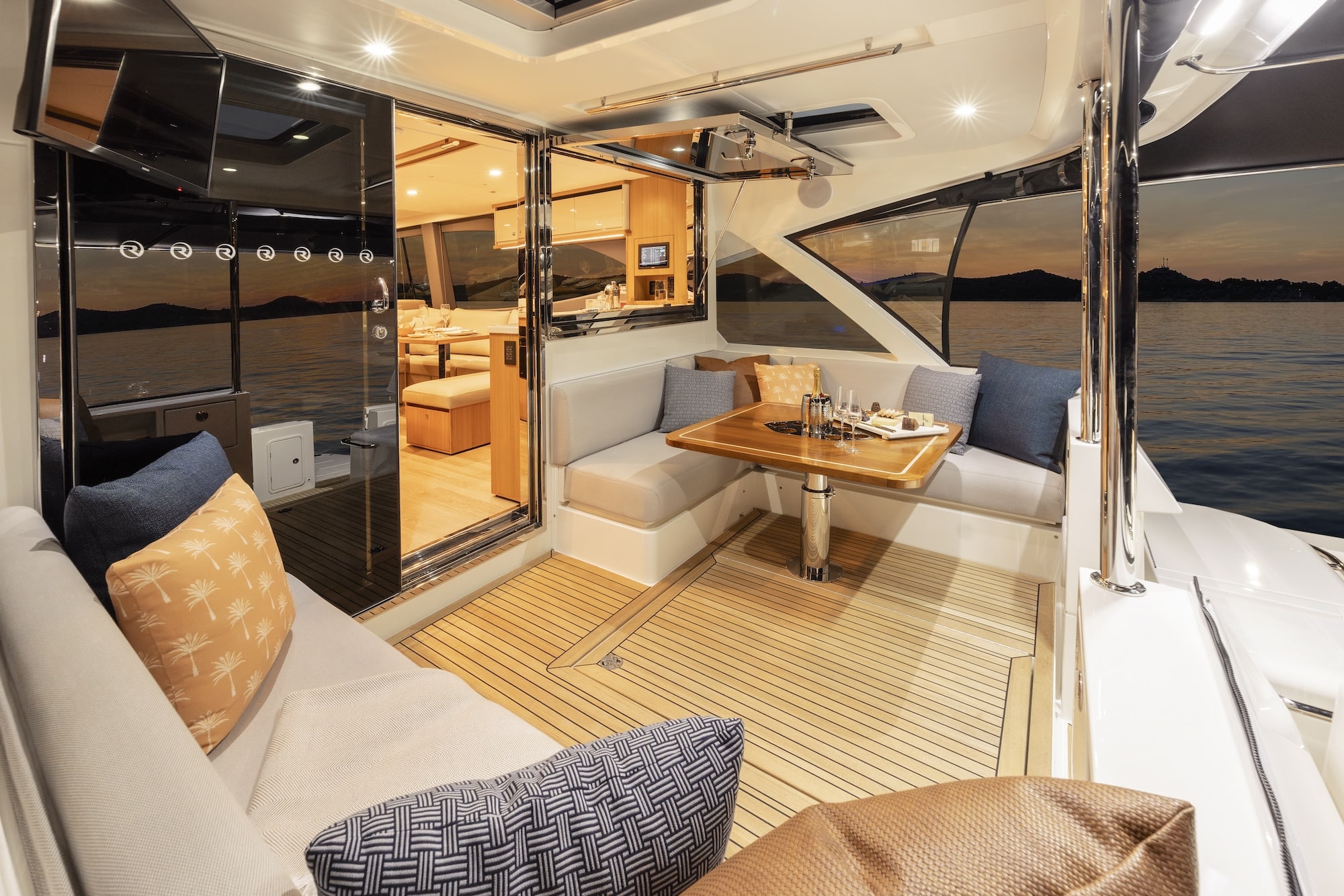 Riviera 585 SUV Preview Image