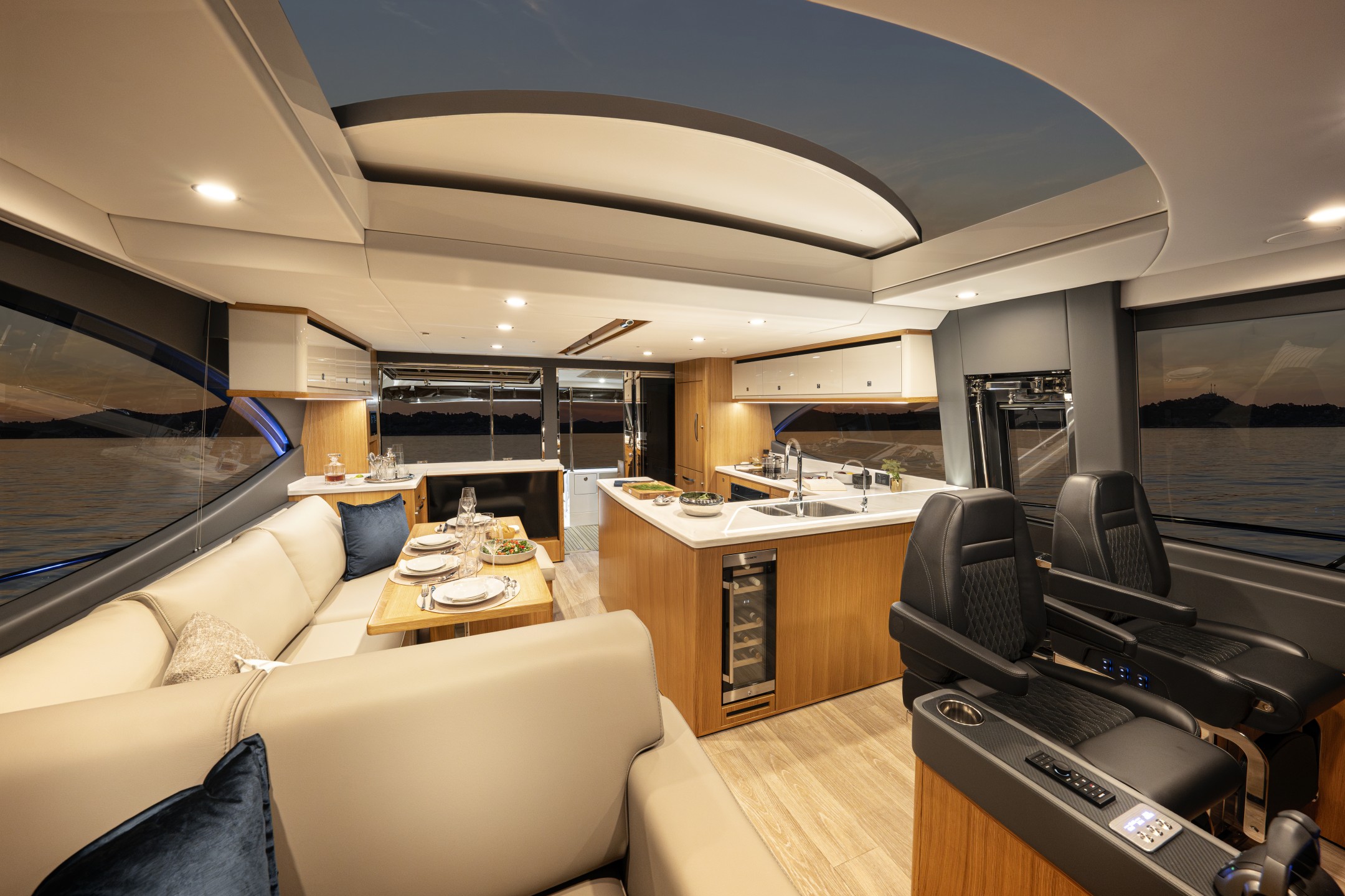 Riviera 585 SUV Saloon 01